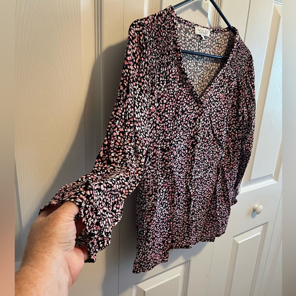 Rachel Zoe Floral Flowy top size small S black with pink floral print